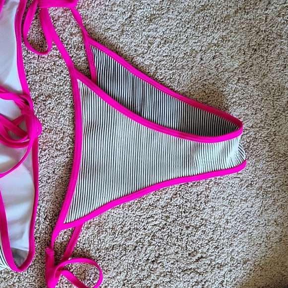 Stripe bikini - Picture 5 of 7